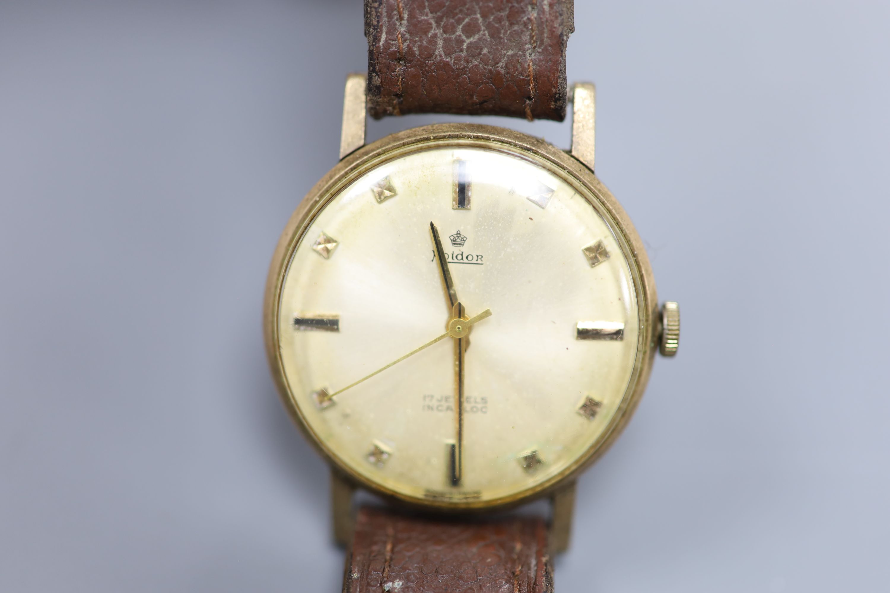 A gentlemans 9ct gold-cased Roldor wristwatch, with quarter baton numerals, on leather strap, gross 31.9 grams.